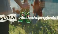 Piwo Perła w reklamie „niesie do przyjaciół”