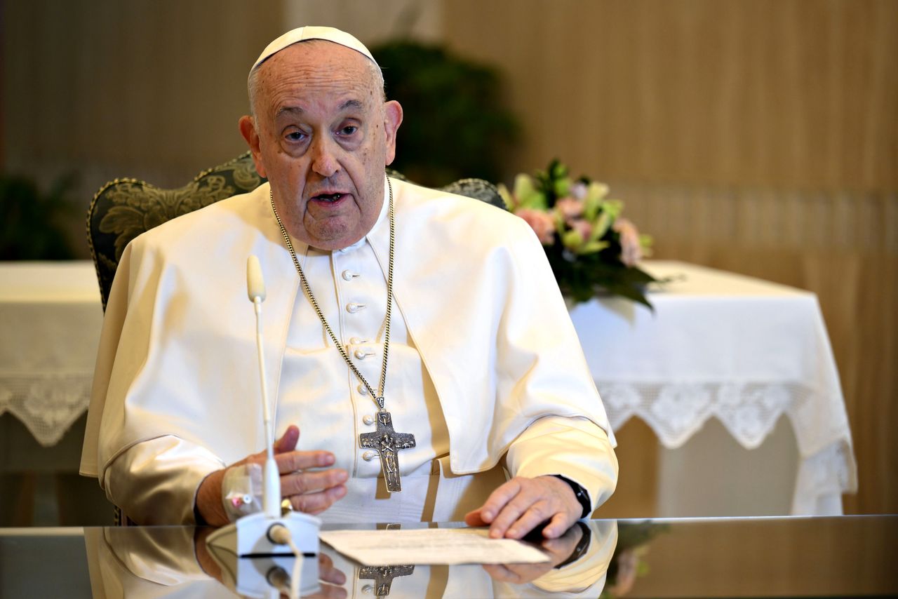 Pope Francis cancels trip to Dubai.