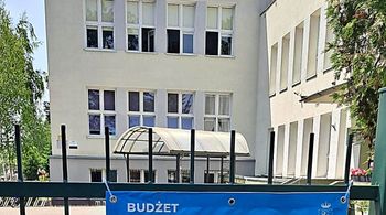 Warszawa: Szkoła zyska nowy plac zabaw i boisko
