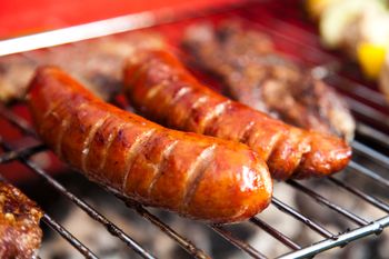 Kiełbasę grilluję tylko w określonym czasie. Wychodzi krucha i soczysta