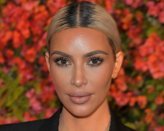 Kim Kardashian smaruje twarz maścią na hemoroidy: "STRASZNIE ŚMIERDZI, ALE DZIAŁA!"