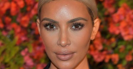 Kim Kardashian smaruje twarz maścią na hemoroidy: "STRASZNIE ŚMIERDZI, ALE DZIAŁA!"