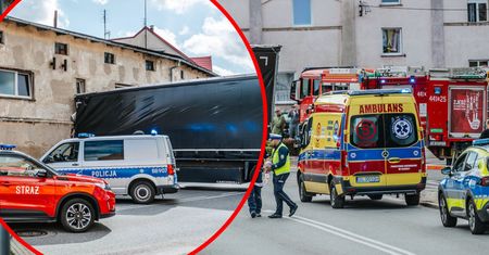Poważny wypadek na Dolnym Śląsku. Tir uderzył w budynek