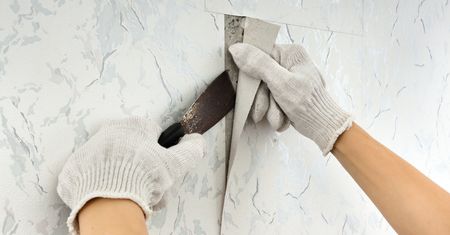 Wymieszaj z wodą i nałóż na ścianę. Tapeta zejdzie bez skrobania