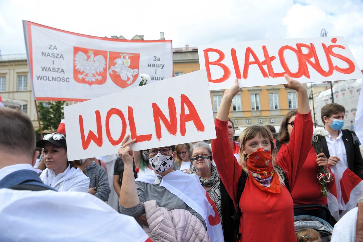 Warszawa. Manifestacja poparcia dla Białorusi podczas wizyty liderki białoruskiej opozycji Swiatłany Cichanouskiej w Polsce.