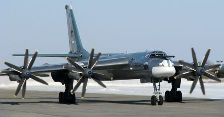 Rosyjskie Tu-95 w strefie identyfikacji obrony USA. "Przejęte"