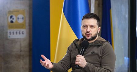 "Słabeusze i łajdacy". Zełenski zwrócił się do rosyjskich okupantów