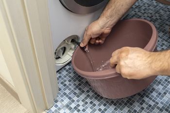 Jak wyczyścić filtr w pralce? Pamiętaj o jednej zasadzie