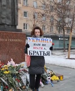 Stała z taką kartką w Moskwie. To za chwilę zrobiła milicja