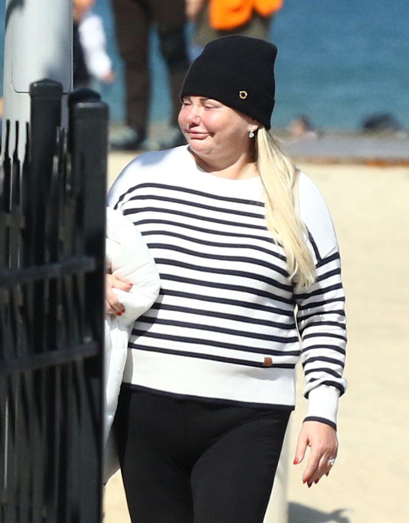 Odmieniona Katarzyna Niezgoda snuje się po Sopocie 