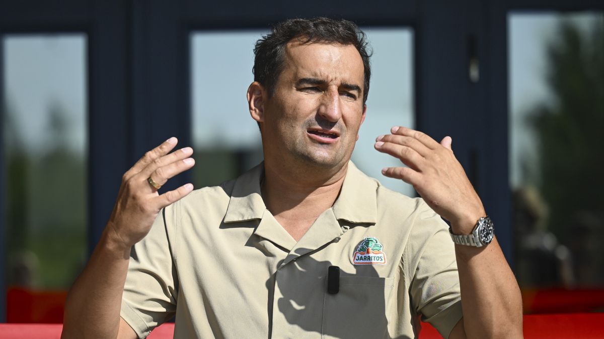 Marcin GadomskiOdwróceni, Otwarcie