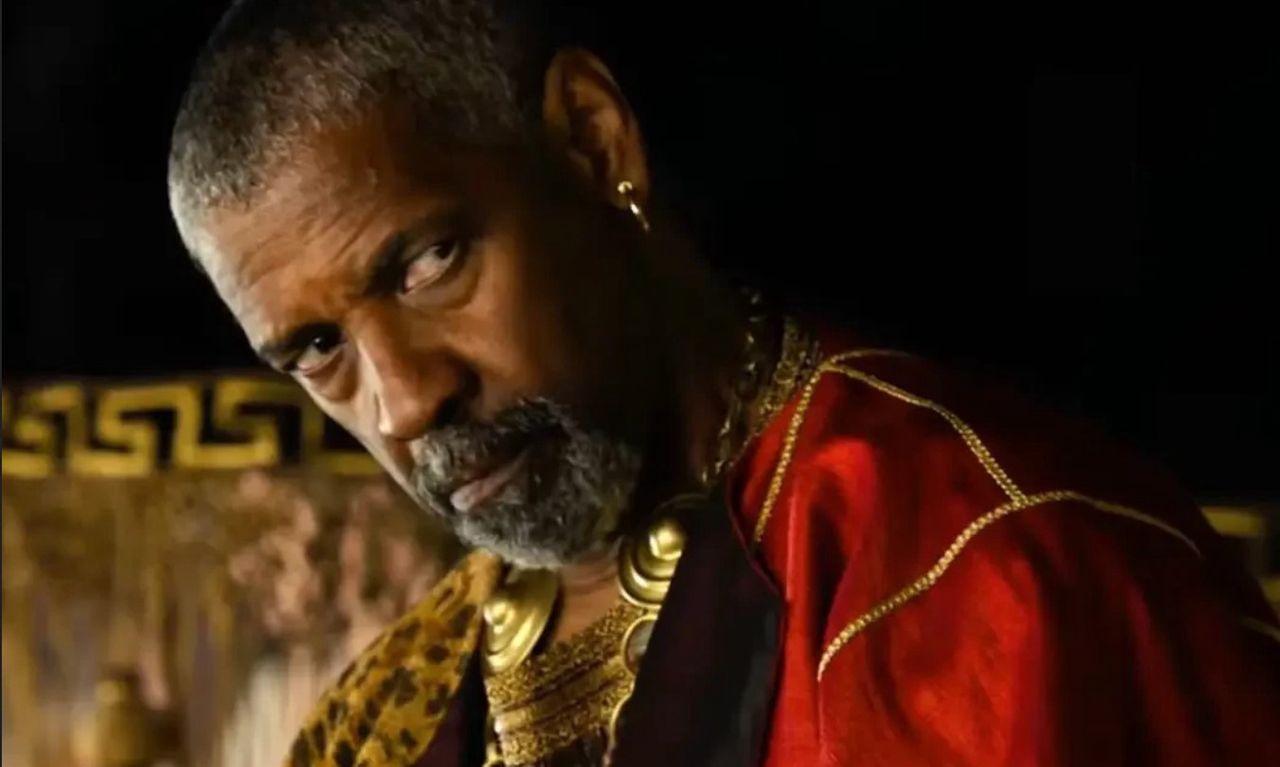 Ridley Scott shuts down Denzel Washington's kiss claims