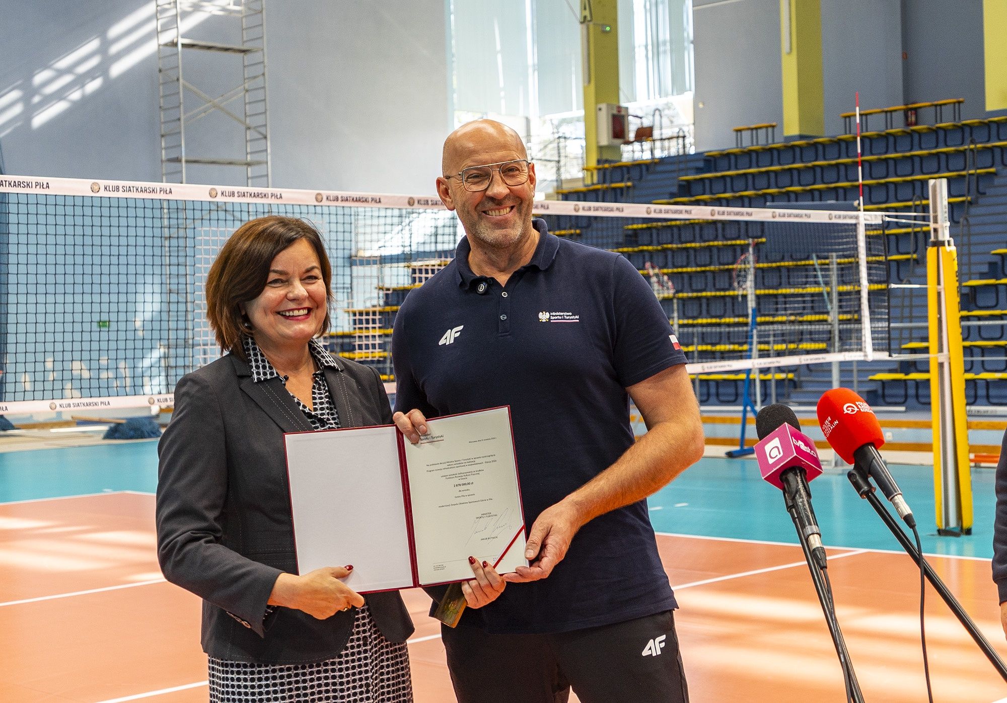 Jakub Rutnicki - min. sportu, Beata Dudzińska - prezydent Piły