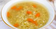 Zupa na rosole, która jest lepsza od pomidorowej. Wypróbuj ten genialny przepis