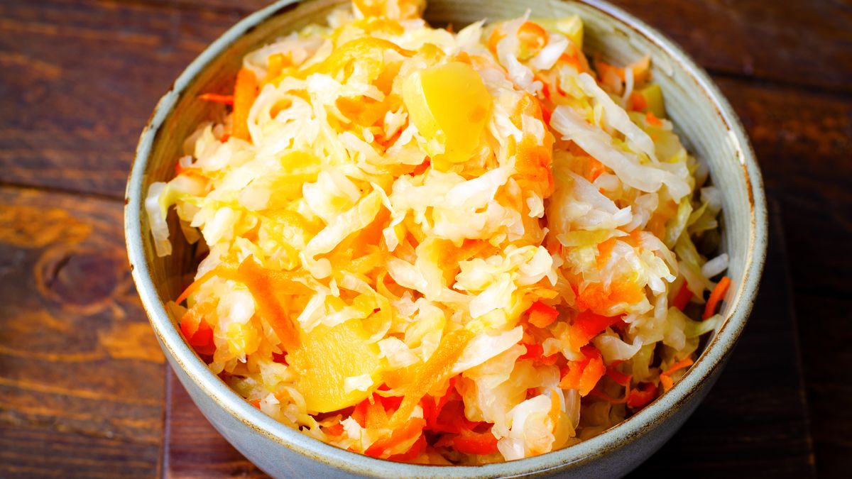 Surówka z kiszonej kapusty