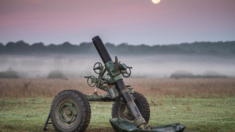 Mo 120 RT F1 w czasie ćwiczeń 185. Pułku Spadochroniarzy „Folgore” (Reggimento Paracadutisti „Folgore”)