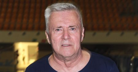 Włodzimierz Matuszak jest oburzony zachowaniem sąsiadów. Pokazał, co zostawili pod blokiem