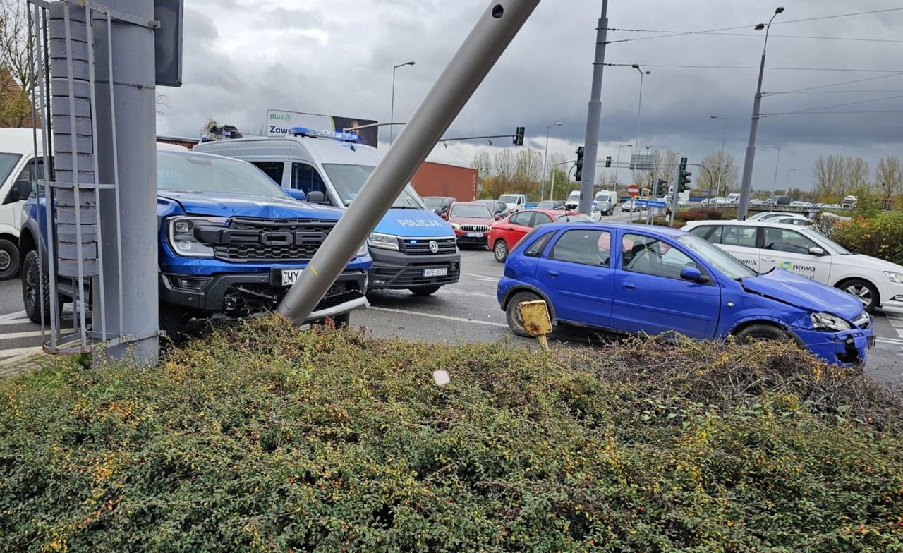 Gorzów: Wypadek na rondzie Santockim. Uszkodzony system RedLight