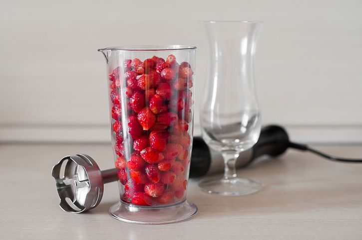 Blender ułatwia przygotowywanie smacznych koktajli owocowych i warzywnych