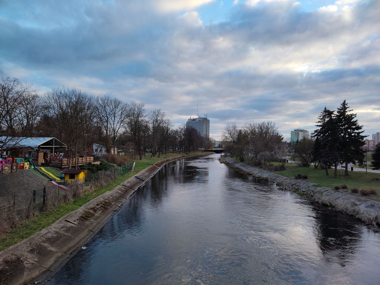 Test najtańszego smartfonu z aparatem 108 Mpix. realme 8 Pro spełnia swoje obietnice 14
