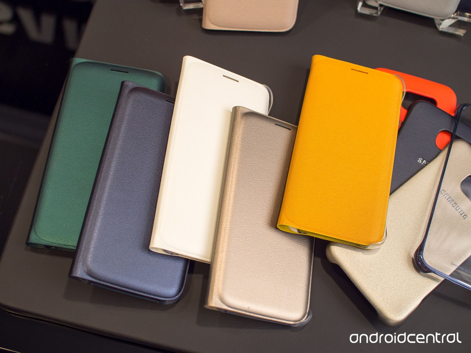 Zobacz i oceń oryginalne etui dla Samsunga Galaxy S6 i S6 Edge 4