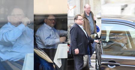 Ryszard Kalisz popija napój z kieliszka i odjeżdża autem spod restauracji (ZDJĘCIA)