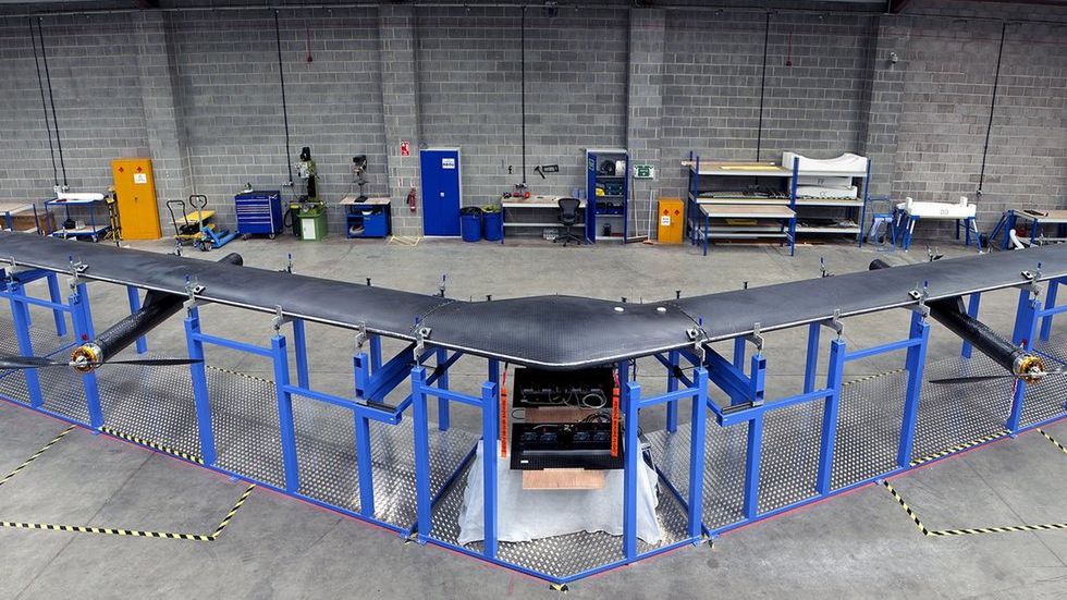 Facebook ujawnia prototyp drona Aquila. Zuckerberg buduje flotę wielkich maszyn 1