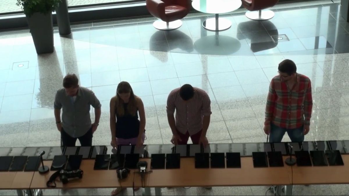 W skrócie: Samsung Galaxy Golden, porównanie ekranów flagowców i pianino z 88 tabletów 1