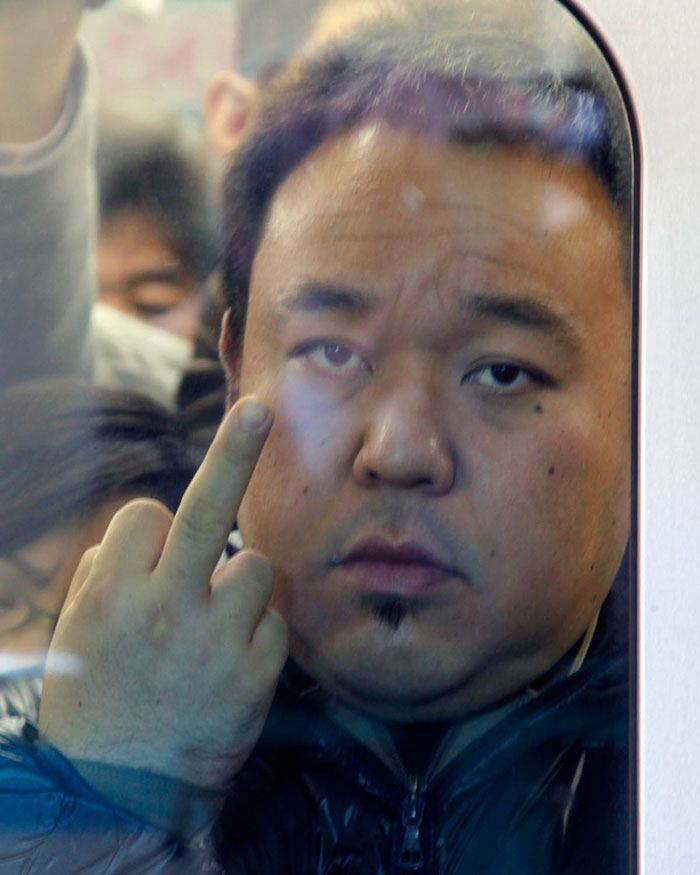 Zatłoczone metro w Tokio jest pełne wyjątkowych twarzy 3