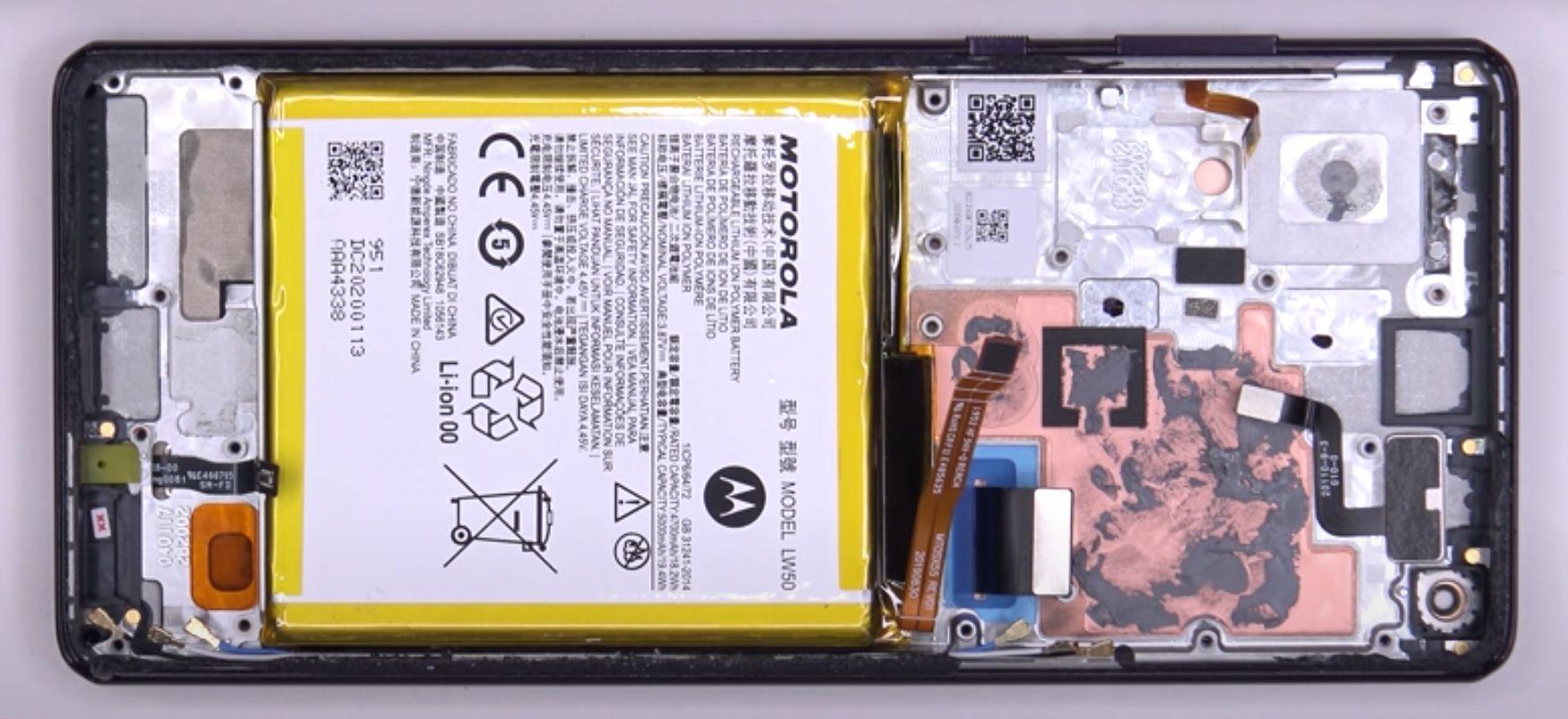 Motorola Edge+ rozłożona na czynniki pierwsze. Tak prezentuje się flagowiec pod maską 7