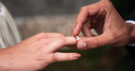 Coraz więcej osób boi się małżeństwa. Taki strach ma nawet swoją nazwę