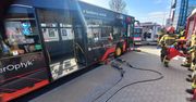 Dramatyczna akcja ratunkowa w Bielsku-Białej. 59-latek uwolniony z nadkola autobusu