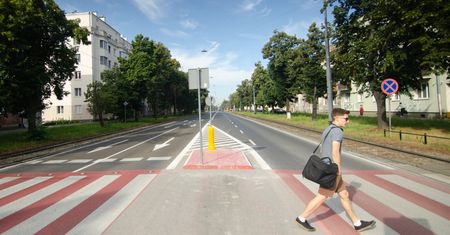 Warszawa. Bezpieczniej przy przejściach dla pieszych w al. Waszyngtona