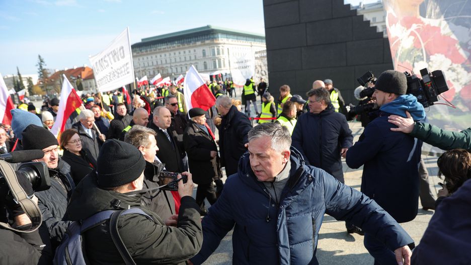 Jaros�aw Kaczy�ski
Rafa� Guz
katastrofa smole�ska, miesi�cznica, obchody, PiS, Plac Pi�sudskiego, polityk, polityka, pomnik, pomnikiem