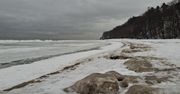 Roztopy na Babich Dołach. Znikają lodowe rzeźby z morza i plaży