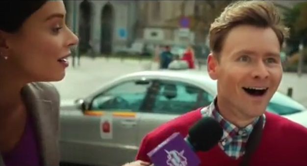 Sonda z niemym zachwytem „multi multimilionerów” w kampanii reklamowej Multi Multi (wideo)