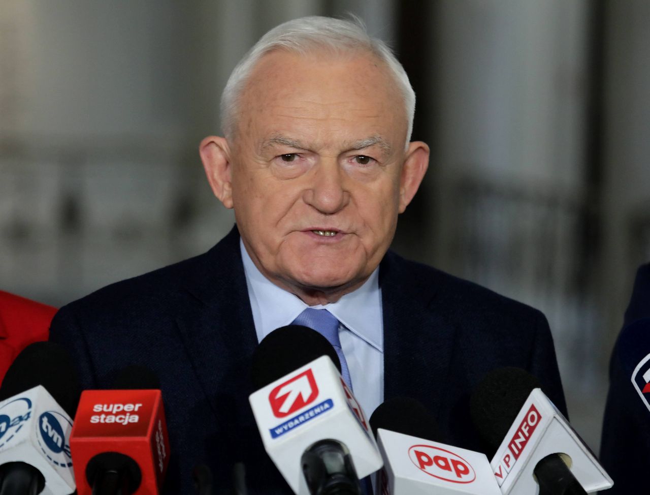 Jacek Czaputowicz rezygnuje z funkcji szefa MSZ. Zdaniem Leszka Millera wolał uprzedzić decyzję premiera
