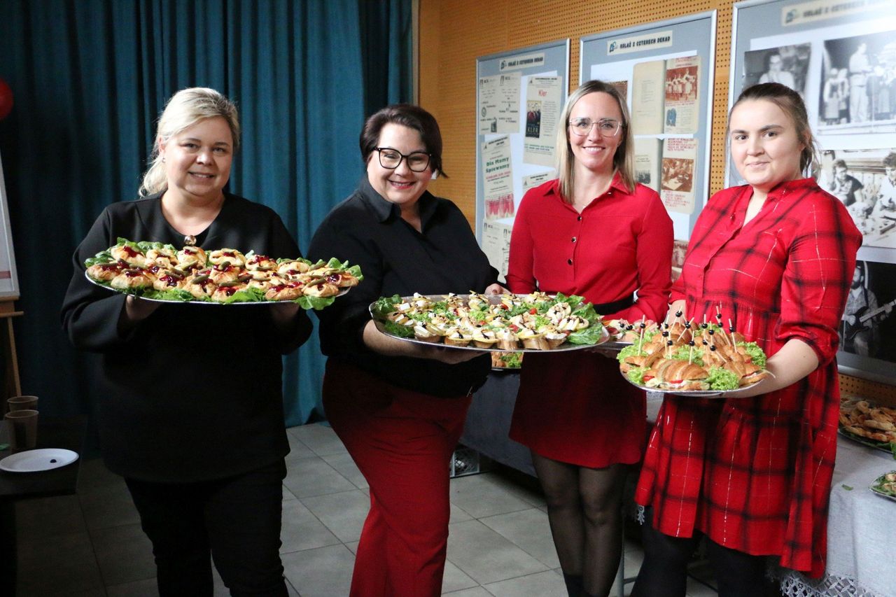 Ciechocinek: Konferencja i czerwone światło na Teatrze Letnim