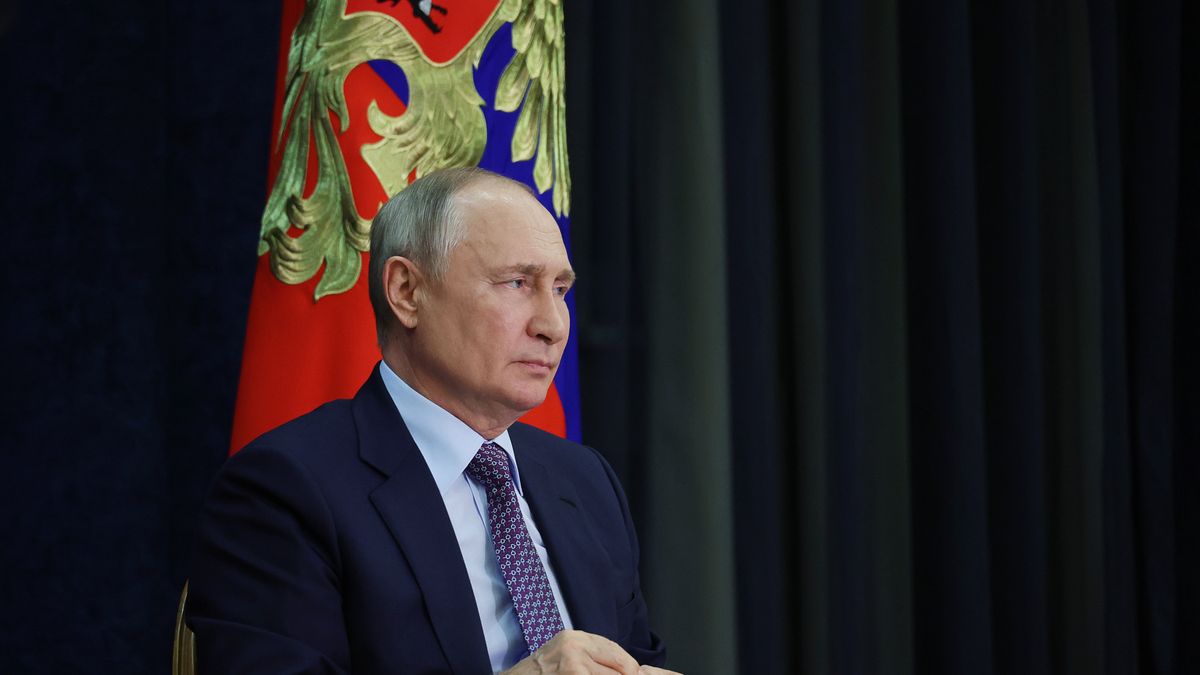 Russian President Vladimir Putin holds a meeting on the implementation of the development programme for the cities of Anadyr, Magadan and Yakutsk in the Russian Far East via videoconference in Sochi, Krasnodar region, Russia, 05 September 2023. EPA/MIKHAIL KLIMENTYEV/KREMLIN / POOL MANDATORY CREDIT Dostawca: PAP/EPA.