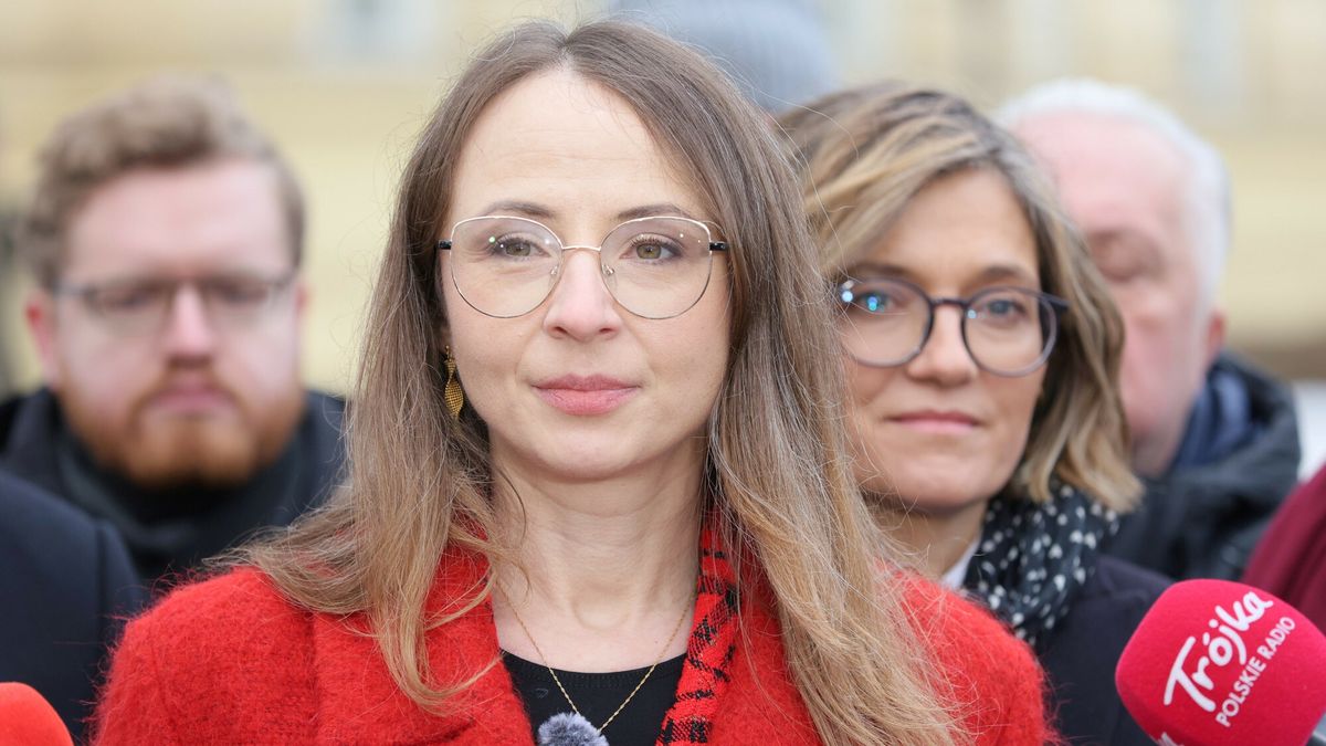Agnieszka Dziemianowicz-Bąk, ministra rodziny, pracy i polityki 