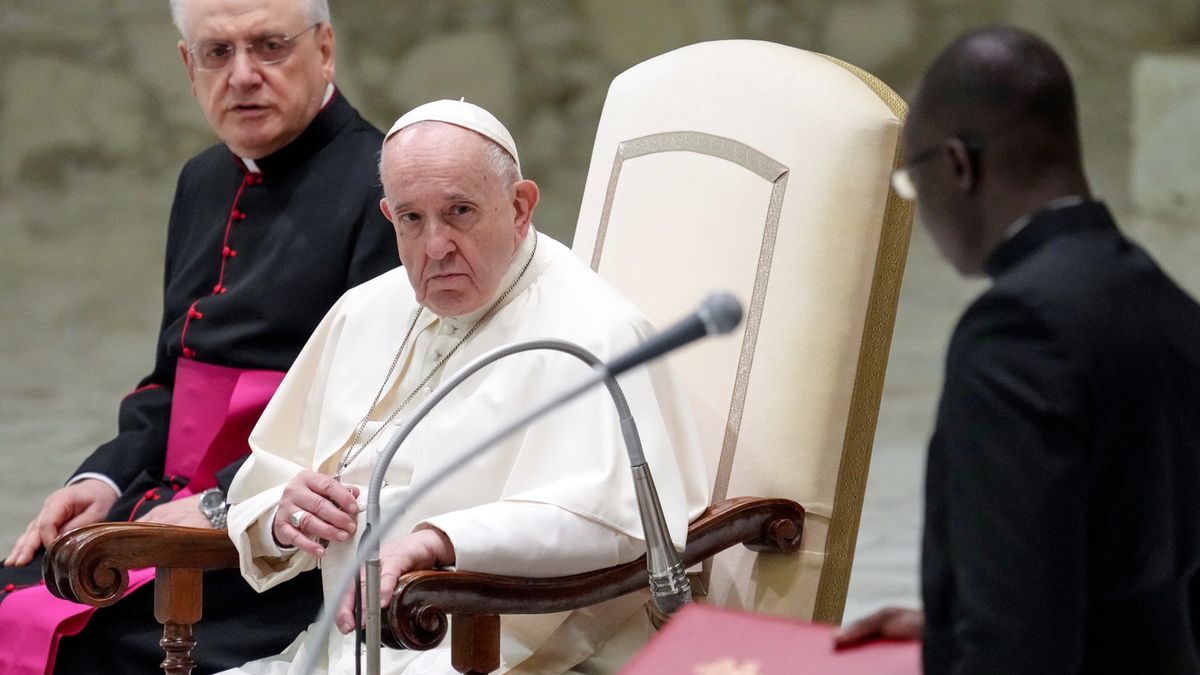 Papież Franciszek watykan ksiadz