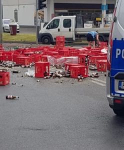 Poznań. Incydent na rondzie Obornickim. Roztrzaskane butelki z piwem