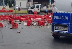 Poznań. Incydent na rondzie Obornickim. Roztrzaskane butelki z piwem