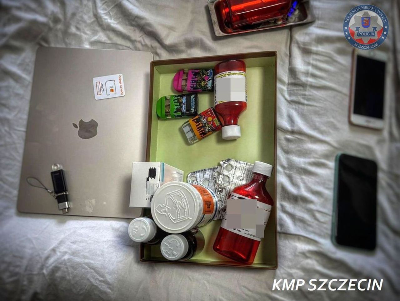 Narkobiznes udaremniony. 120 l opioidów przejętych przez służby