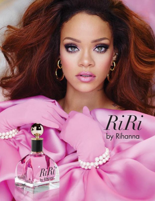 Rihanna promuje nowe perfumy!