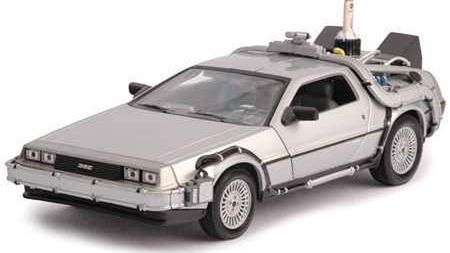 Modele: KITT vs DeLorean 1