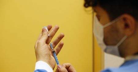 Polska sprzedała szczepionki przeciwko COVID-19 Pfizera