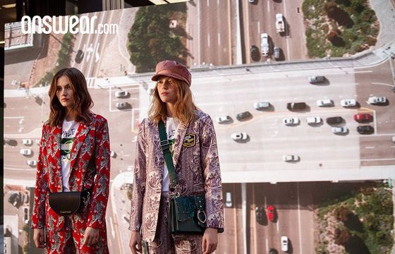 Answear.com reklamuje ofertę na chłodniejsze miesiące