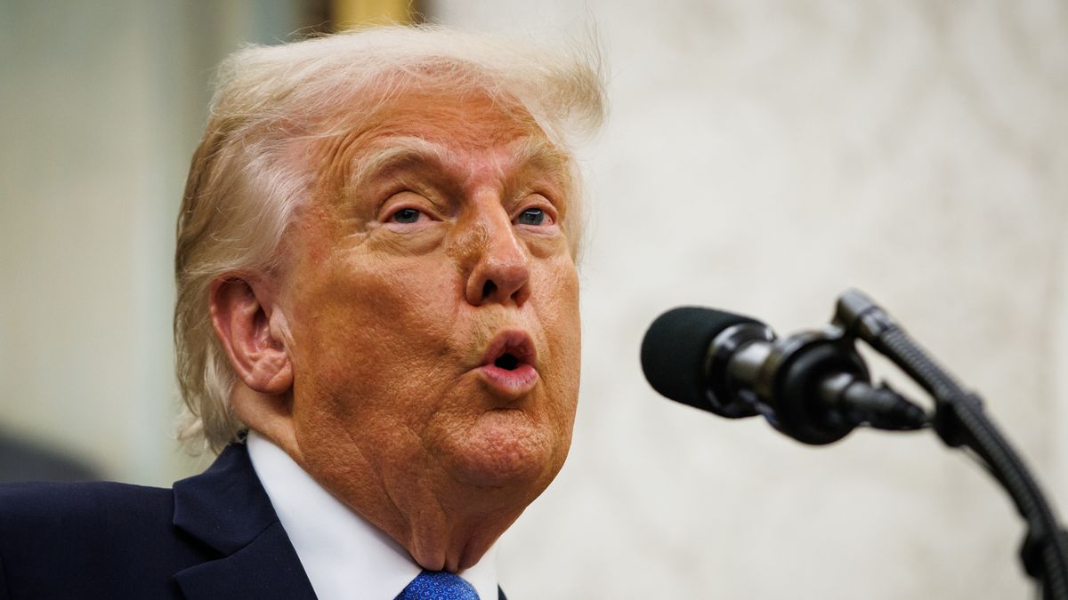 US President Donald Trump speaks during an event with relatives of fallen law enforcement officers in the Oval Office of the White House in Washington, DC, US, on Monday, May 19, 2025. Trump today said that Moscow and Kyiv would begin talks "immediately" on ending the war in Ukraine after a phone call with Russia's President on Monday. Photographer: Samuel Corum/Bloomberg via Getty Images
