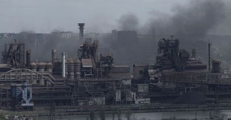 Wojna w Ukrainie. Pułk Azow wciąż walczy. "Nadal wypierają wroga" [RELACJA NA ŻYWO]